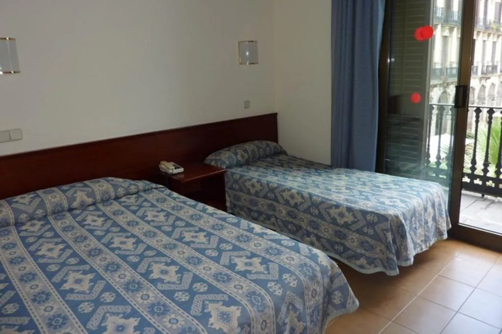 TRIPLE STANDARD Room, Roma Reial, Barcelona