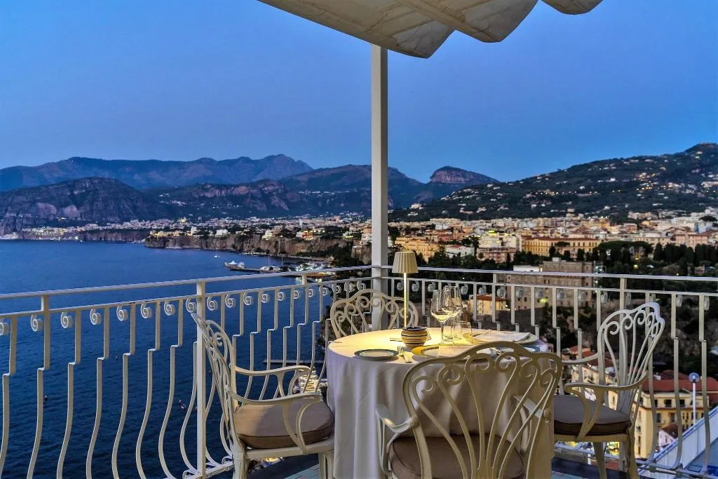 Terrace, Belair, Naples