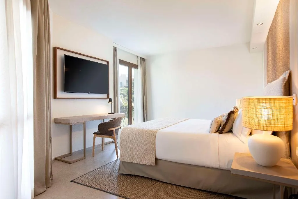 JUNIOR SUITE KING SIZE BED Room, Mangia's Santa Teresa Sardinia, Curio Collection, Olbia