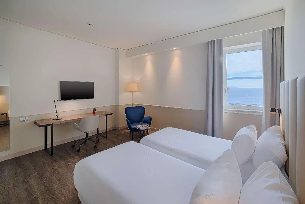 Room, NH Napoli Panorama, Naples