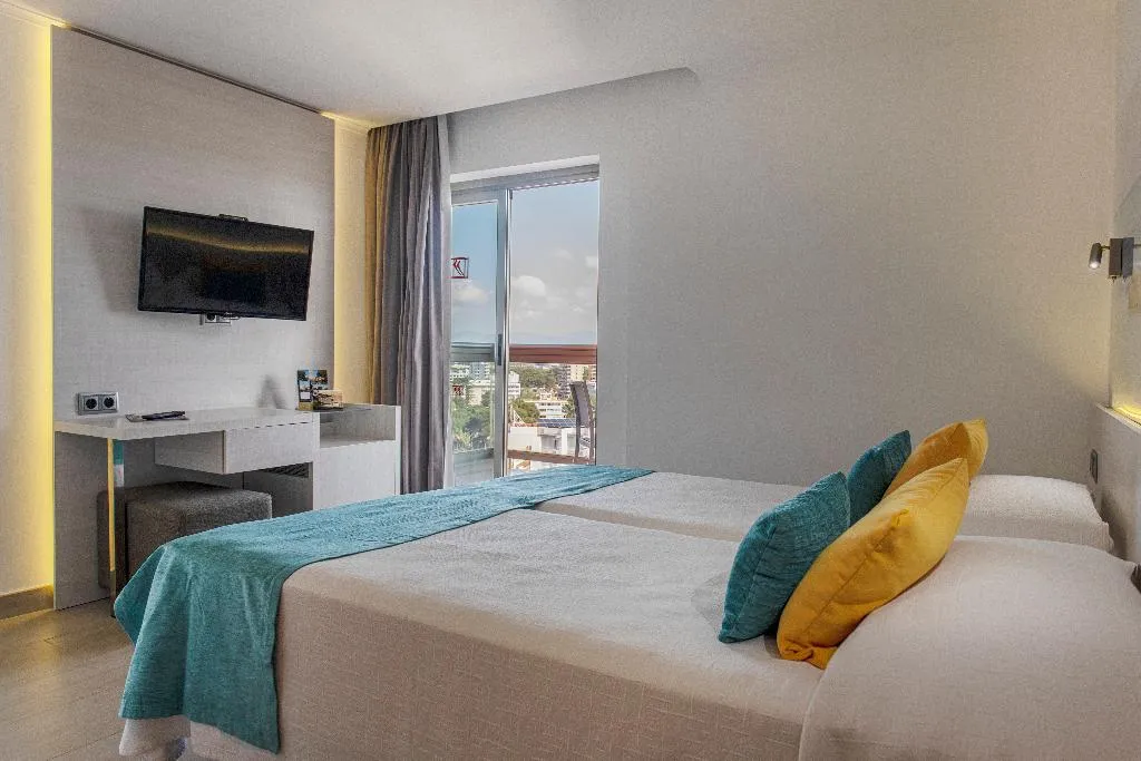 Room, Obelisco, Majorca