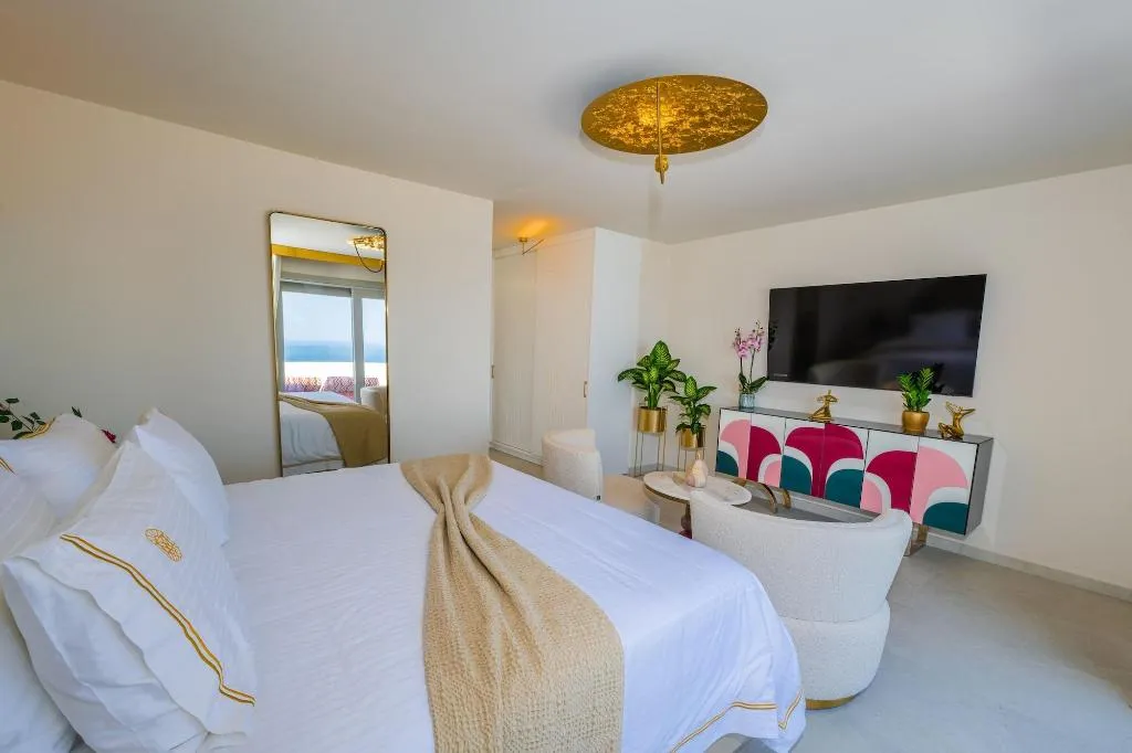 Room, La Madeleine Oia, Santorini