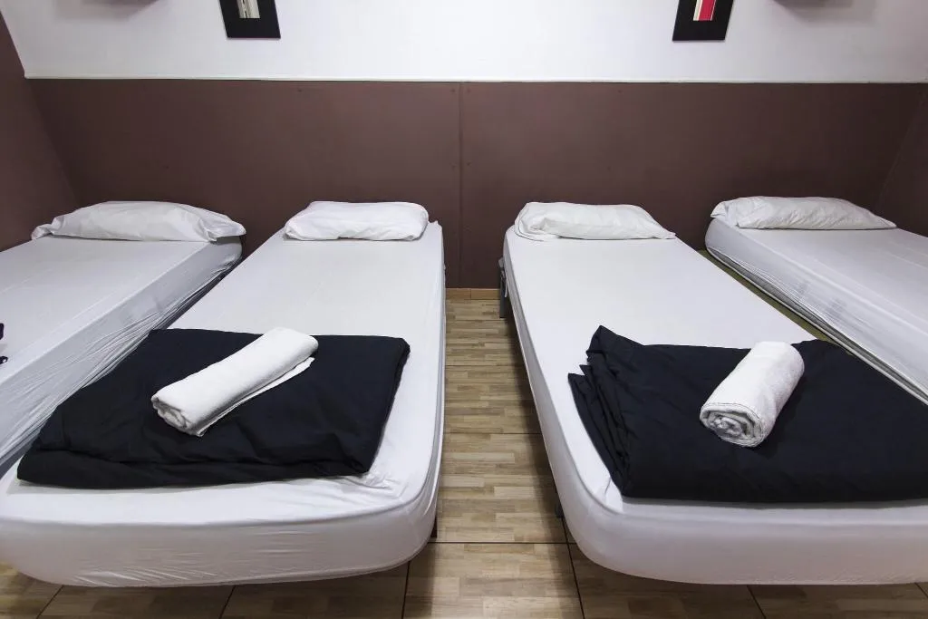 QUADRUPLE COMFORT Room, Break N Bed Hostel, Barcelona