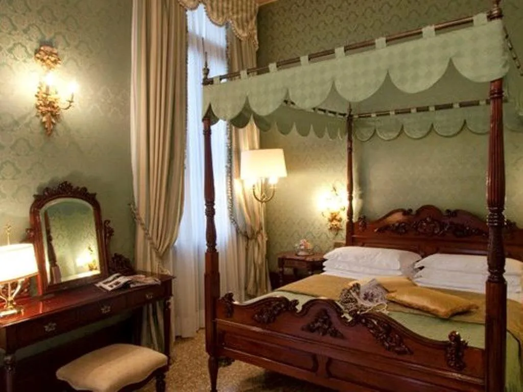 Sports and Entertainment, Al Ponte Dei Sospiri Junior Suites, Venice
