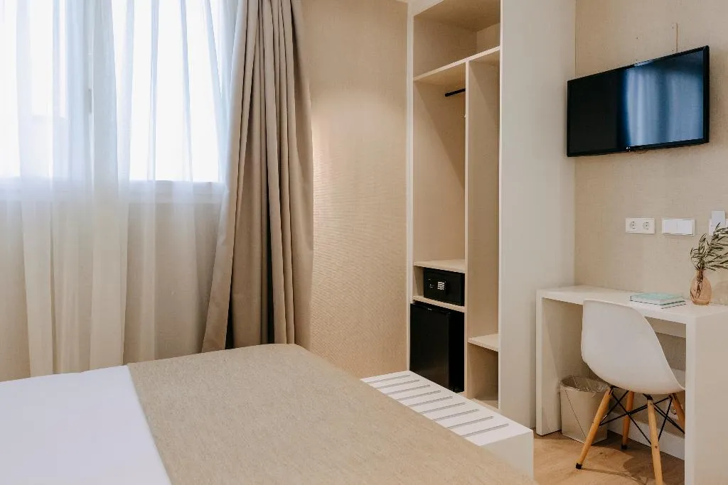 Double or Twin STANDARD Room, Hotel PAX Atocha, Madrid