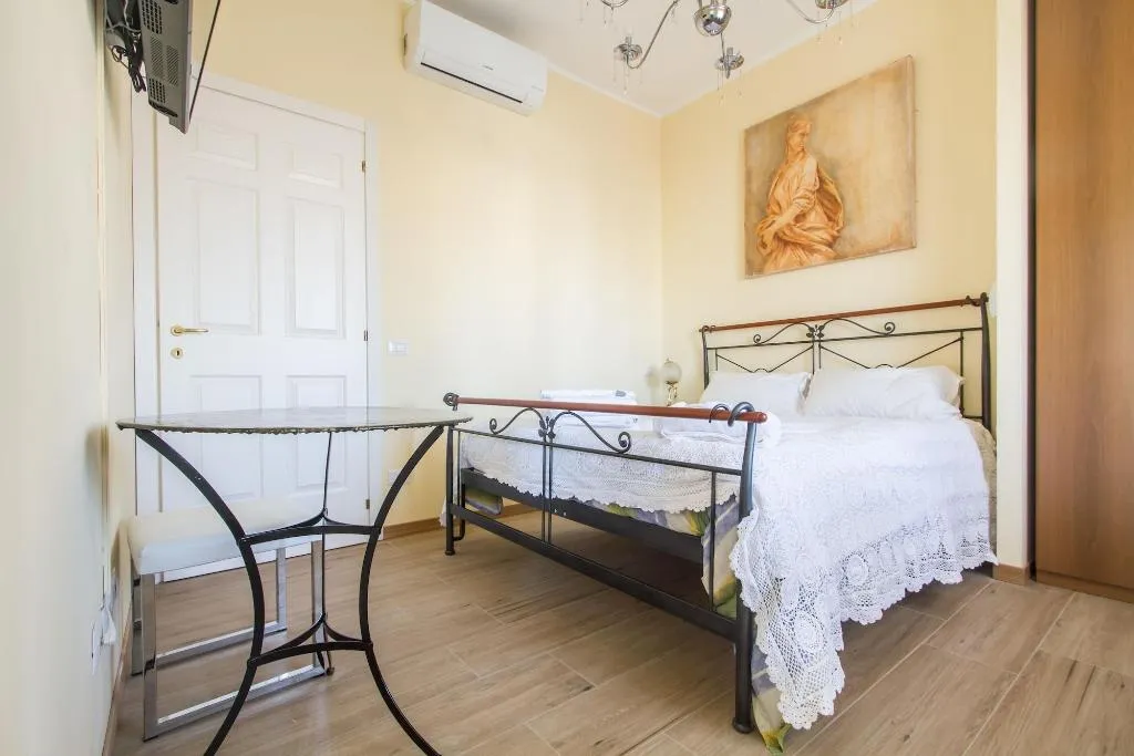 Room, B&B Antico Cortile, Milan