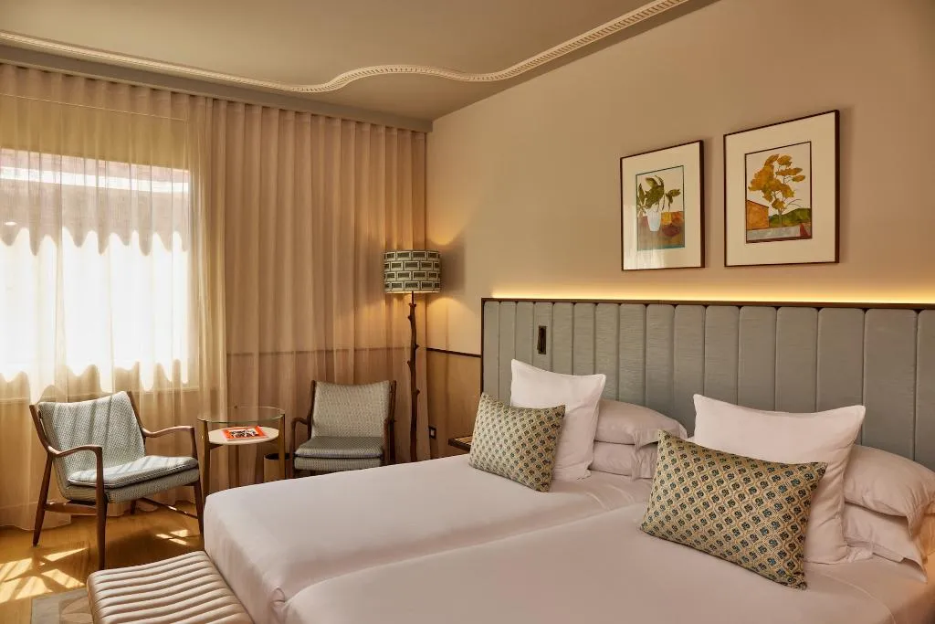 TWIN SUPERIOR Room, Grand Hotel Central, Barcelona