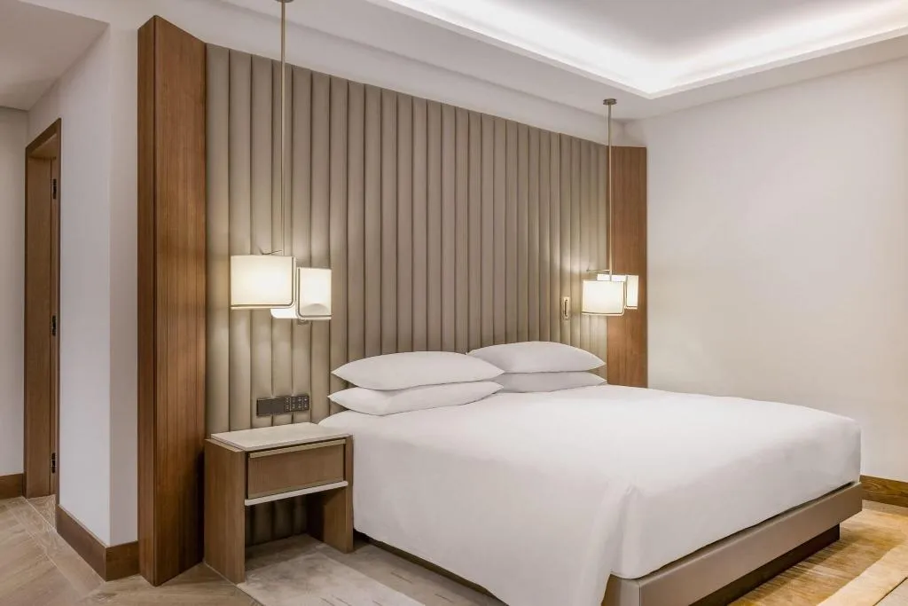 SUITE WITH TERRACE WITH VIEWS Room, Jw Marriott Hotel Madrid, Madrid