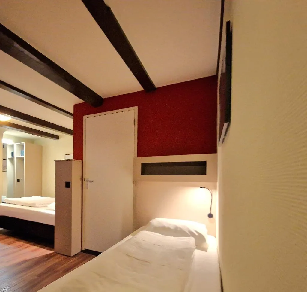 FAMILY ROOM DELUXE Room, A-train, Amsterdam