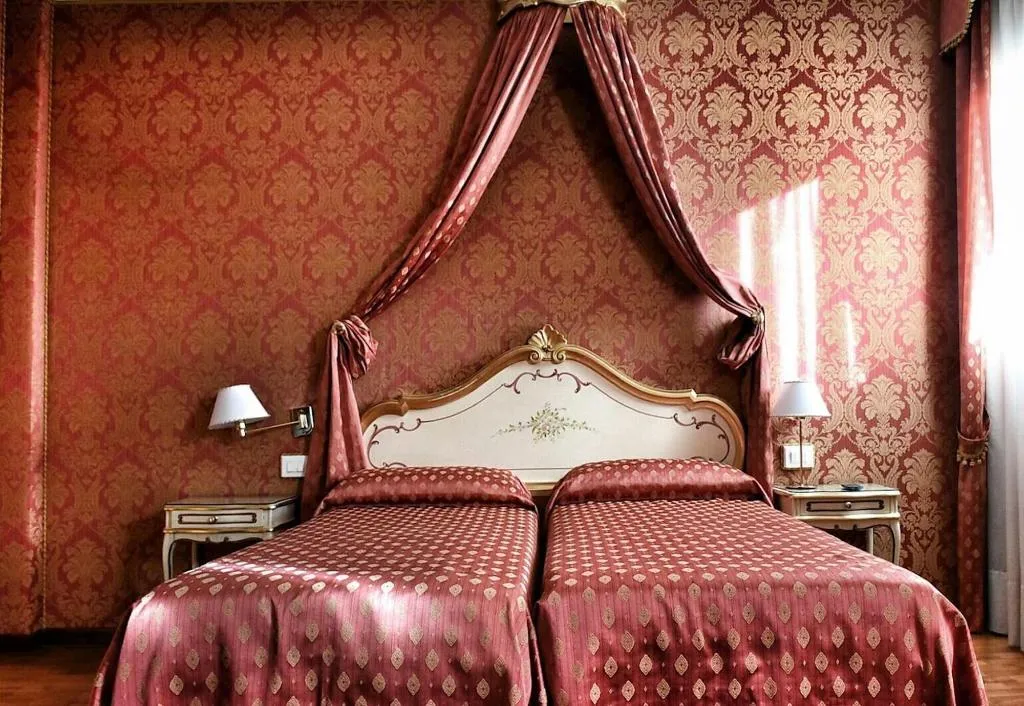 Room, Al Gazzettino, Venice