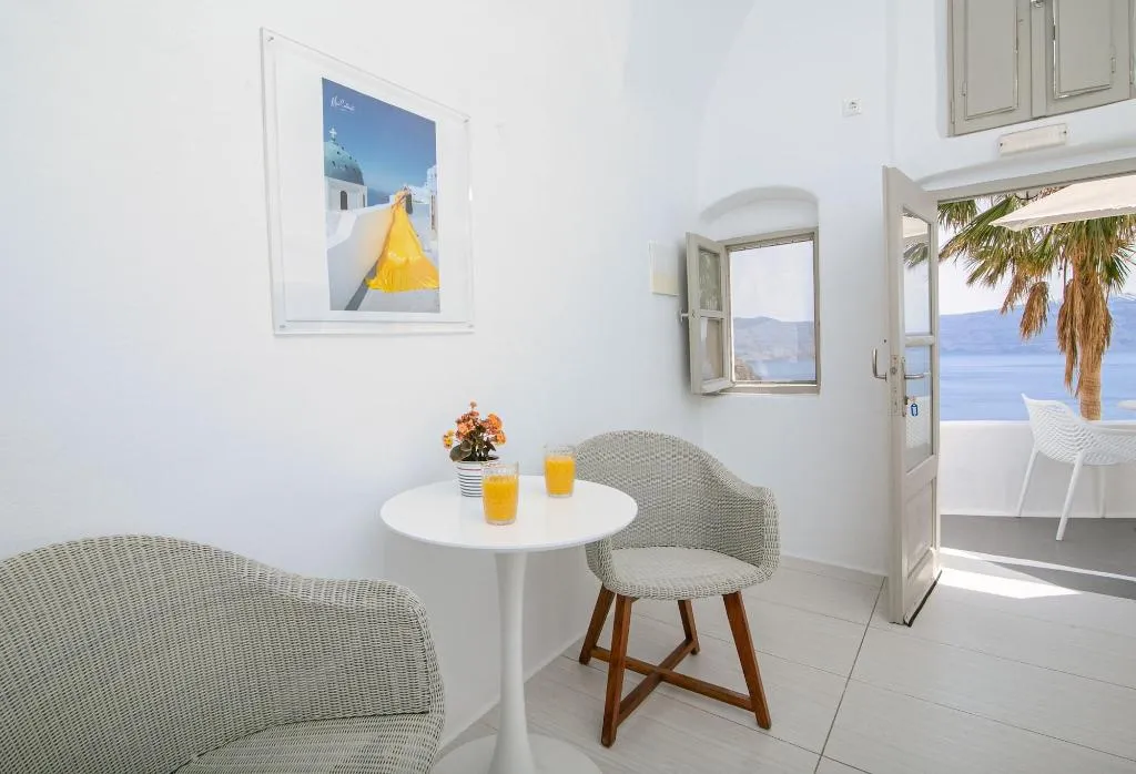Room, Vogue Suites, Santorini