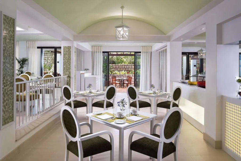 Restaurant, Pine Cliffs Hotel, a Luxury Collection Resort, Algarve