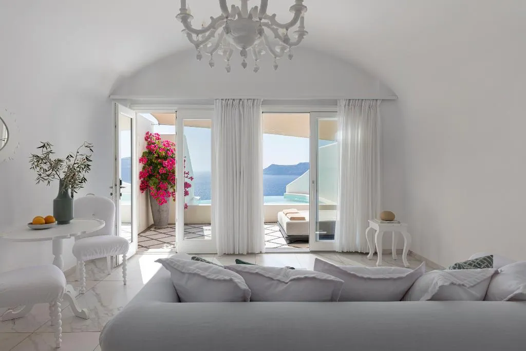 SUITE WITH PRIVATE POOL Room, Canaves Oia Suites, Santorini
