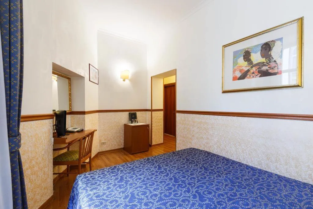 SINGLE STANDARD Room, Paris Hotel, Rome