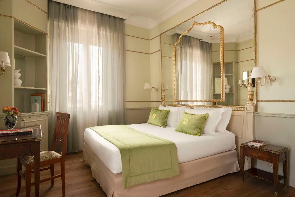 Room, Degli Aranci, Rome