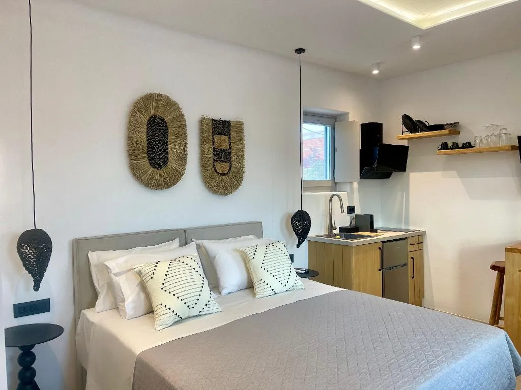 SUITE DELUXE WITH BALCONY Room, Mykonos Dot Suites, Mykonos