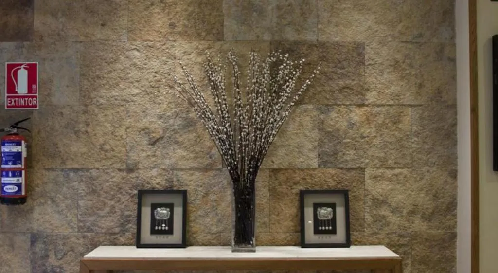 Lobby, Sterling, Madrid