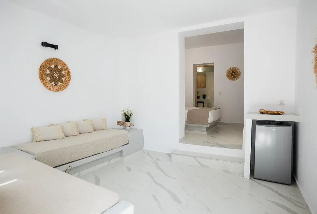 QUADRUPLE STANDARD Room, Kýma Perissa, Santorini