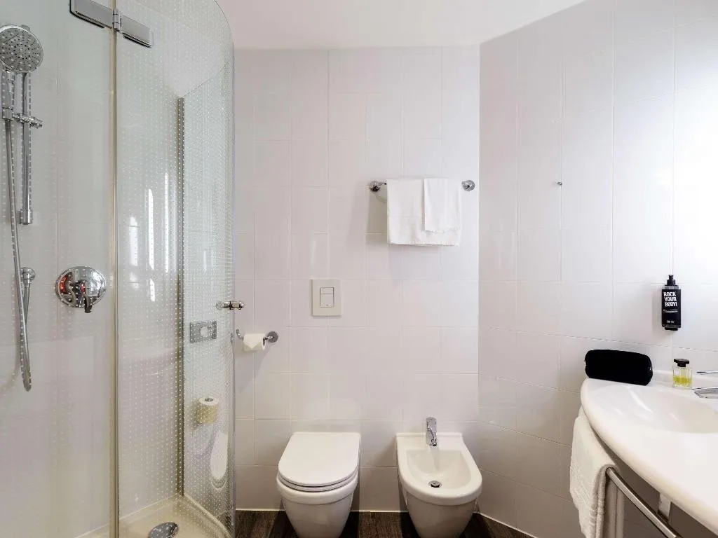 DOUBLE PREMIUM Room, ibis Milano Fiera, Milan