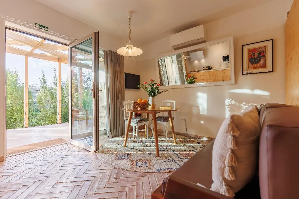 APARTMENT DELUXE ONE BED Room, Laranjal Farm House, Algarve