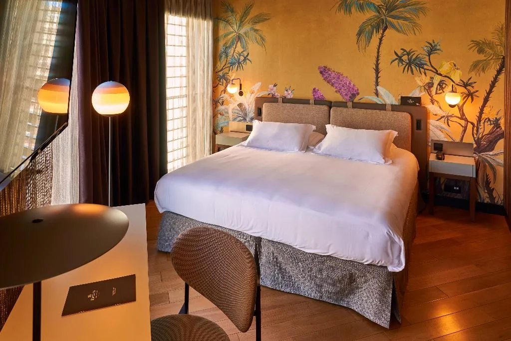 DOUBLE PREMIUM QUEEN BED Room, Villa Emilia, Barcelona