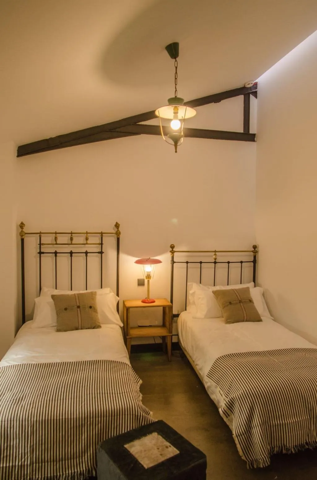Room, Lanave, Madrid
