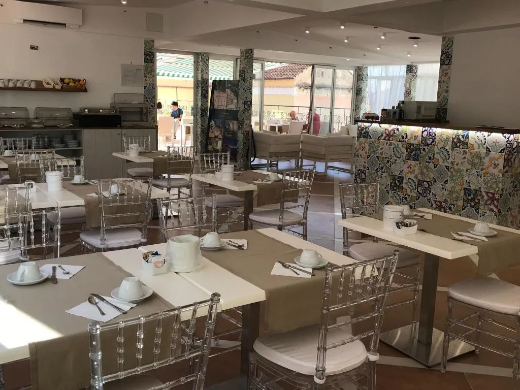 Restaurant, Amalfi, Naples