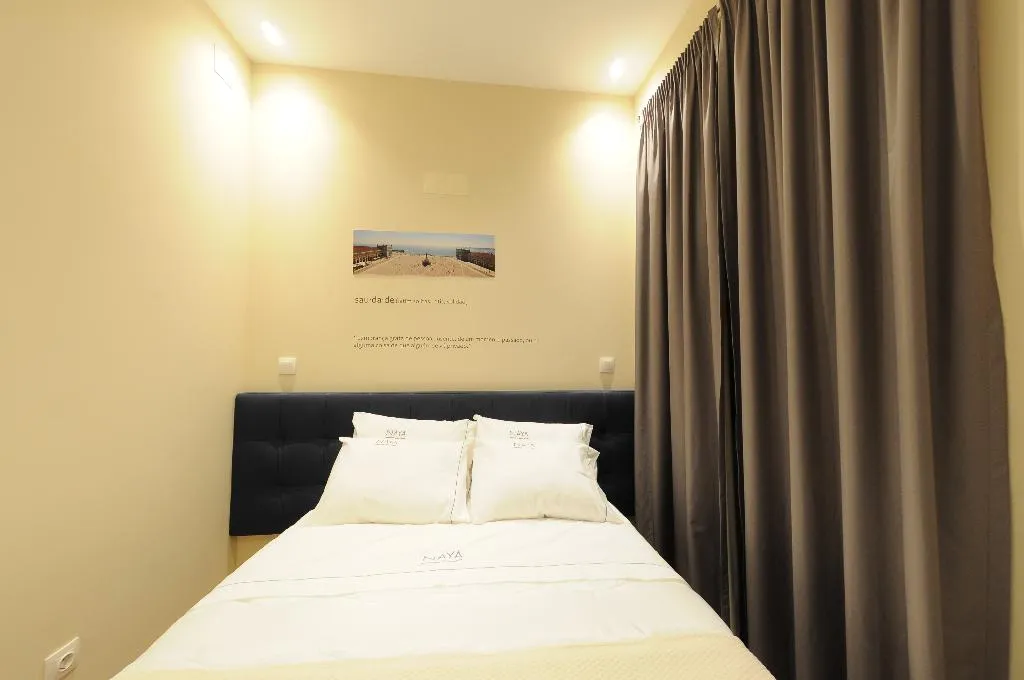 QUADRUPLE CLASSIC Room, Naya - Downtown Guesthouse, Porto