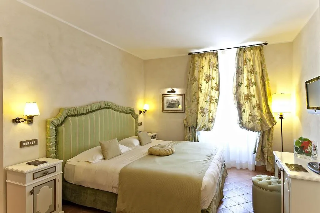 TRIPLE SUPERIOR Room, Donna Camilla Savelli - VRetreats, Rome