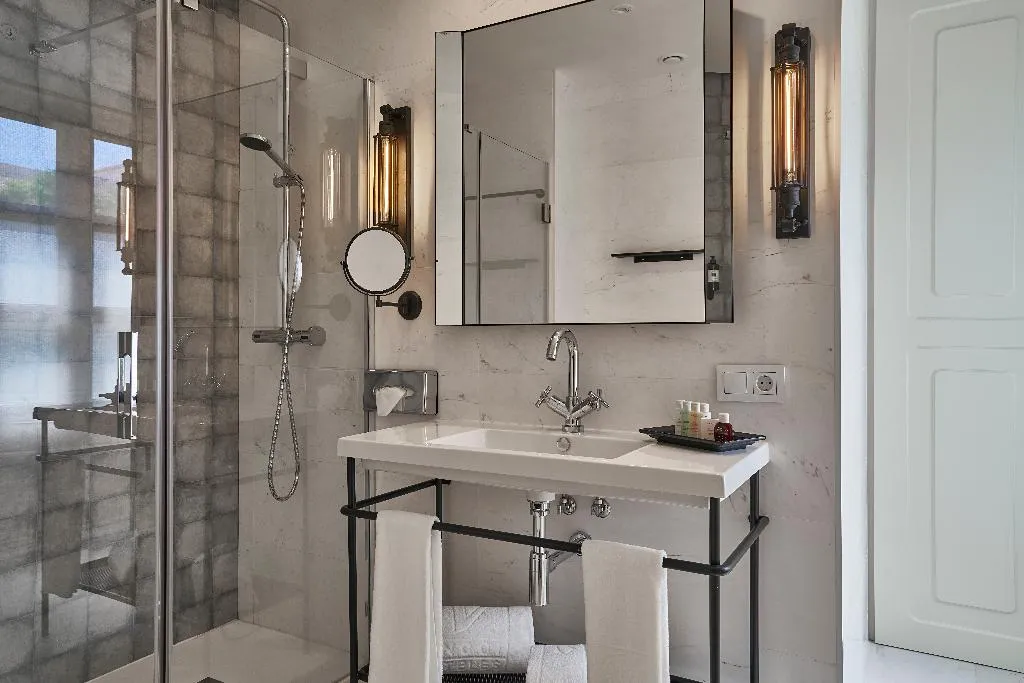 JUNIOR SUITE STANDARD Room, Vincci Molviedro Suites Apartments, Seville