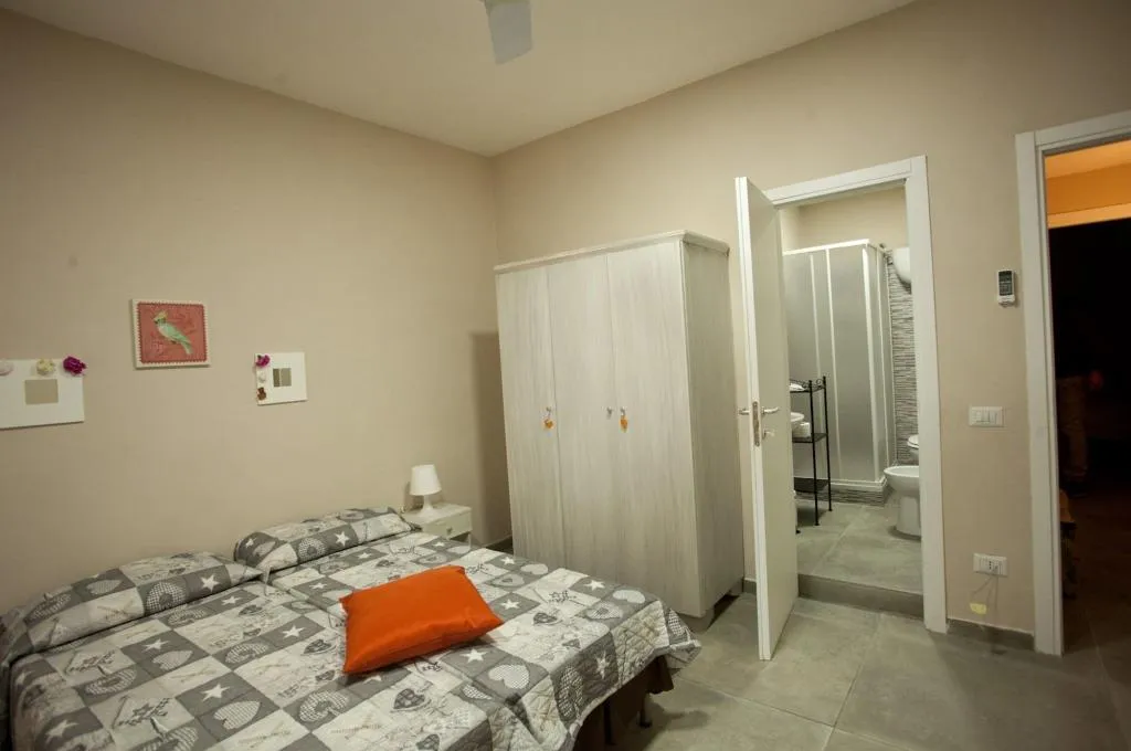 Room, B&B Cara Napoli, Naples