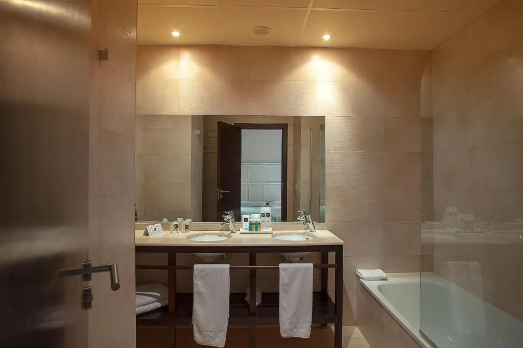 FAMILY ROOM THREE BEDS Room, RH Don Carlos, Valencia