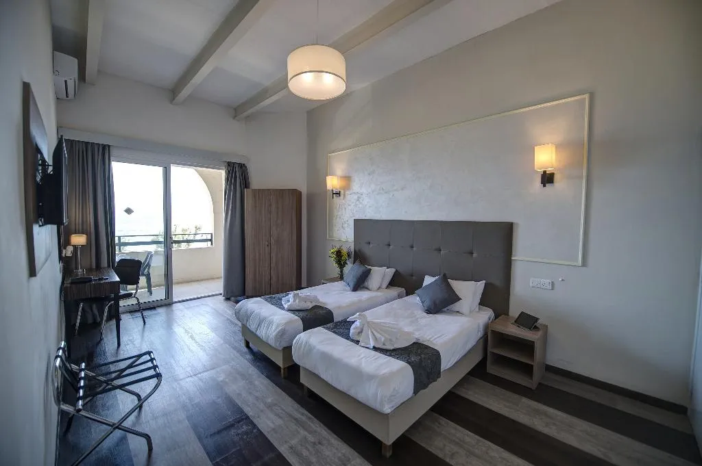 TWIN SEA VIEW Room, Europa Hotel Malta, Malta