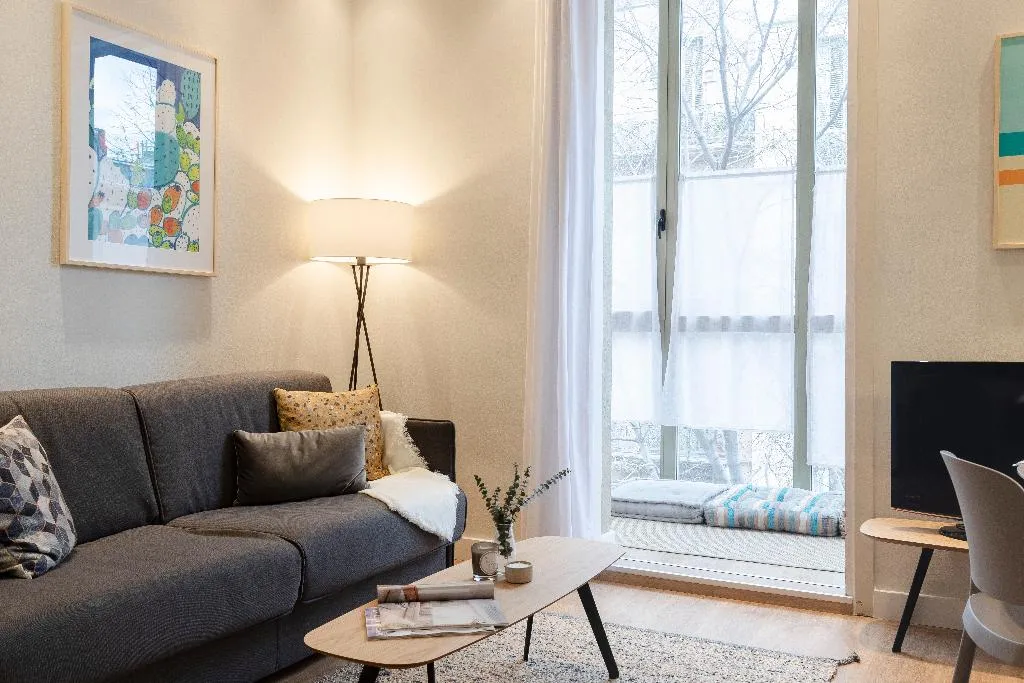 APARTMENT CAPACITY 4 TWO BEDROOMS Room, Aspasios Urquinaona Design, Barcelona