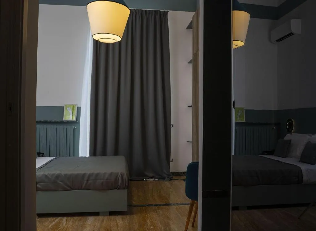 Room, Rettifilo 311, Naples