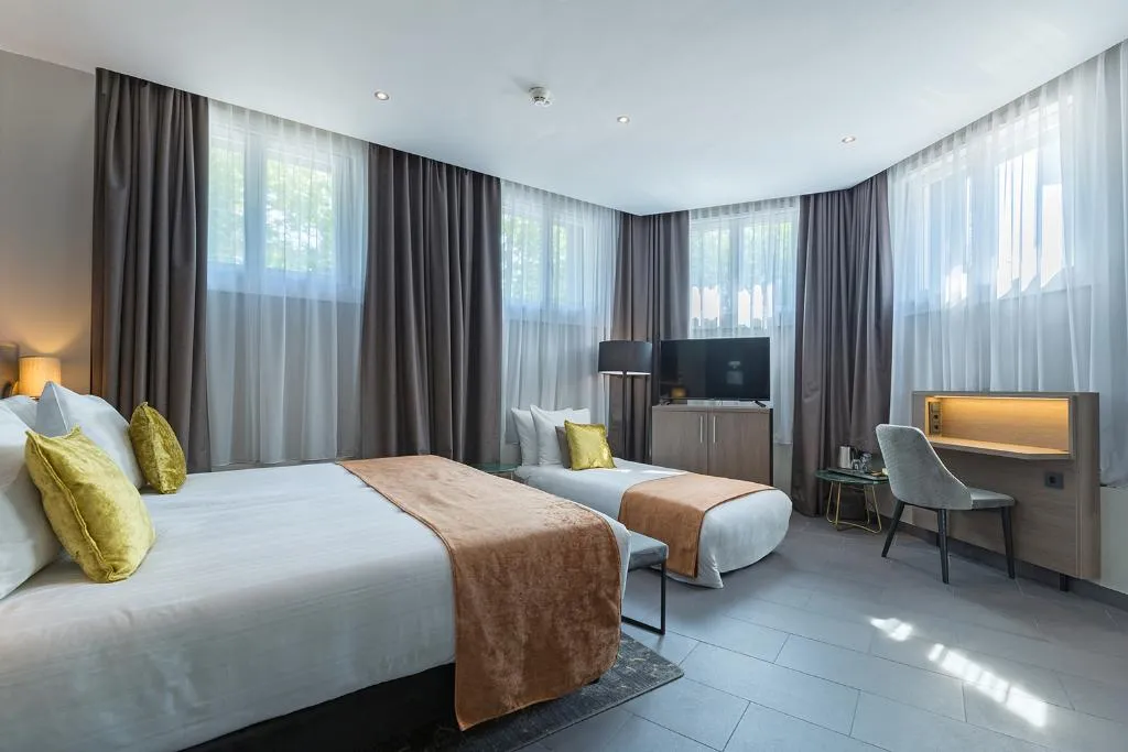 Double or Twin CAPACITY 3 Room, Leonardo Hotel Amsterdam Museum Quarter, Amsterdam