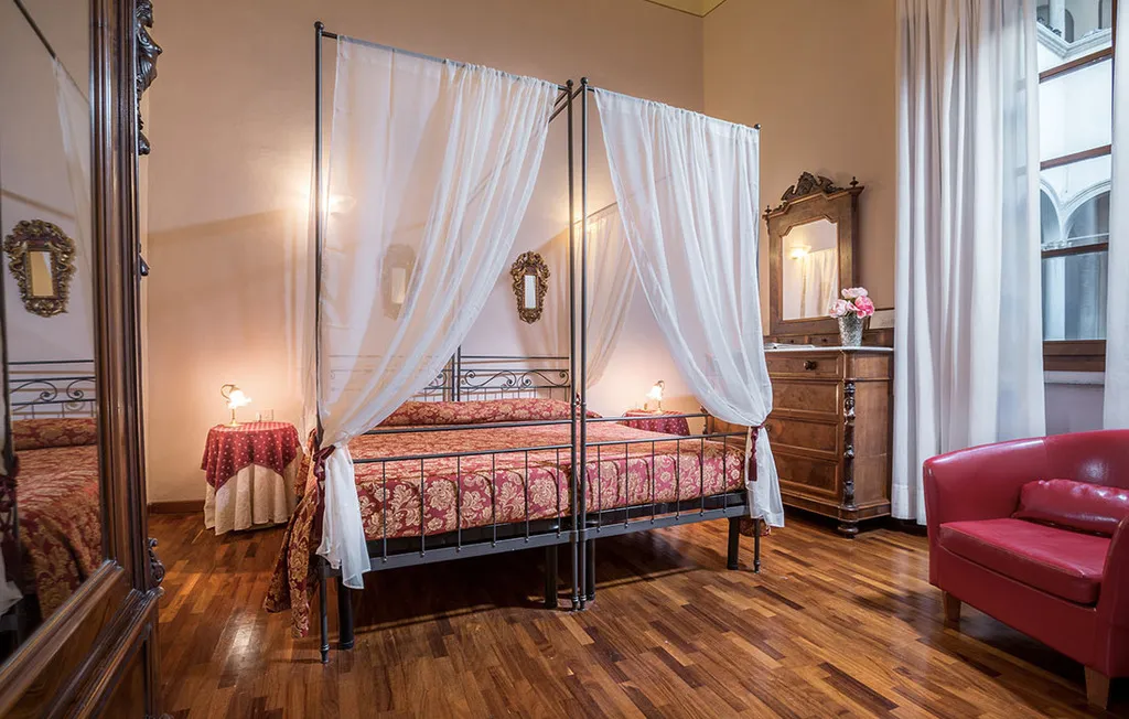 Room, Torre Guelfa Palazzo Acciaiuoli, Florence