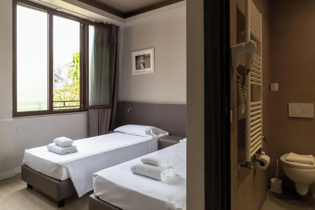 TWIN STANDARD Room, Plus Florence, Florence