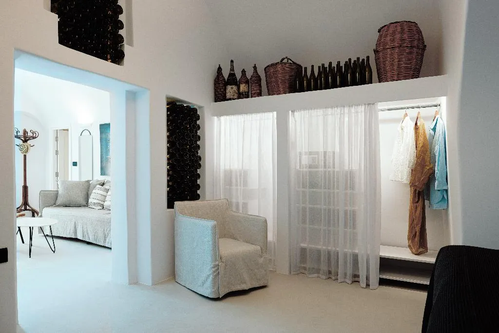 SUITE WITH JACUZZI Room, IKIES Santorini, Santorini