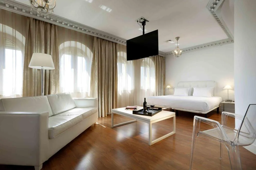 General view, Dorma Victoria Palace, Madrid