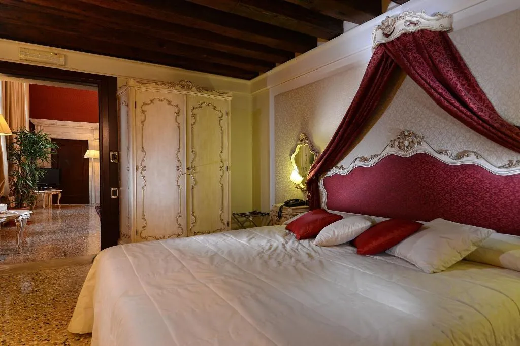 SUITE CANAL VIEW Room, Ruzzini Palace, Venice