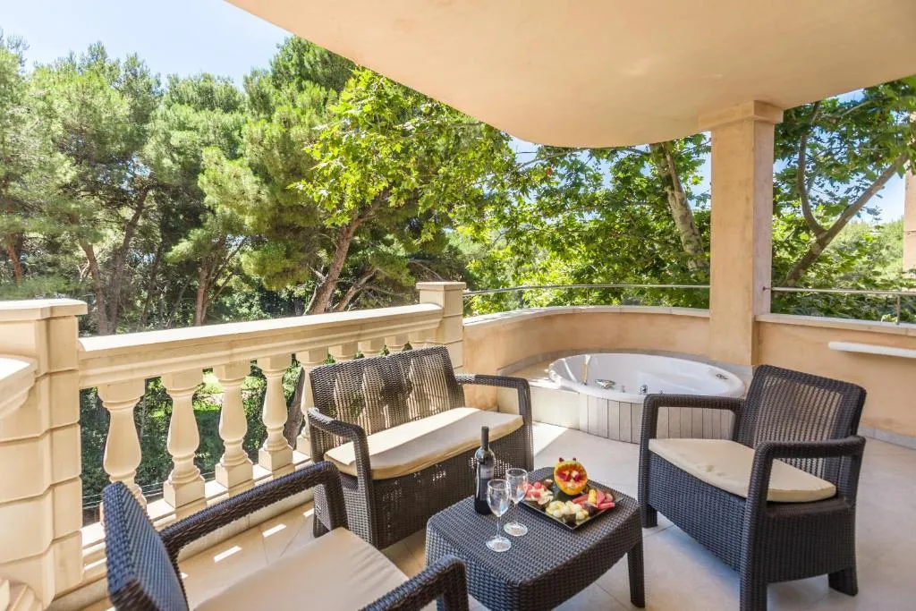 SUITE DELUXE Room, Lago Garden Apart-suites & Spa Hotel, Majorca