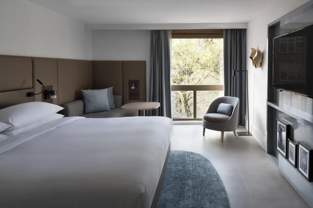 DOUBLE DELUXE KING BED Room, Amsterdam Marriott Hotel, Amsterdam