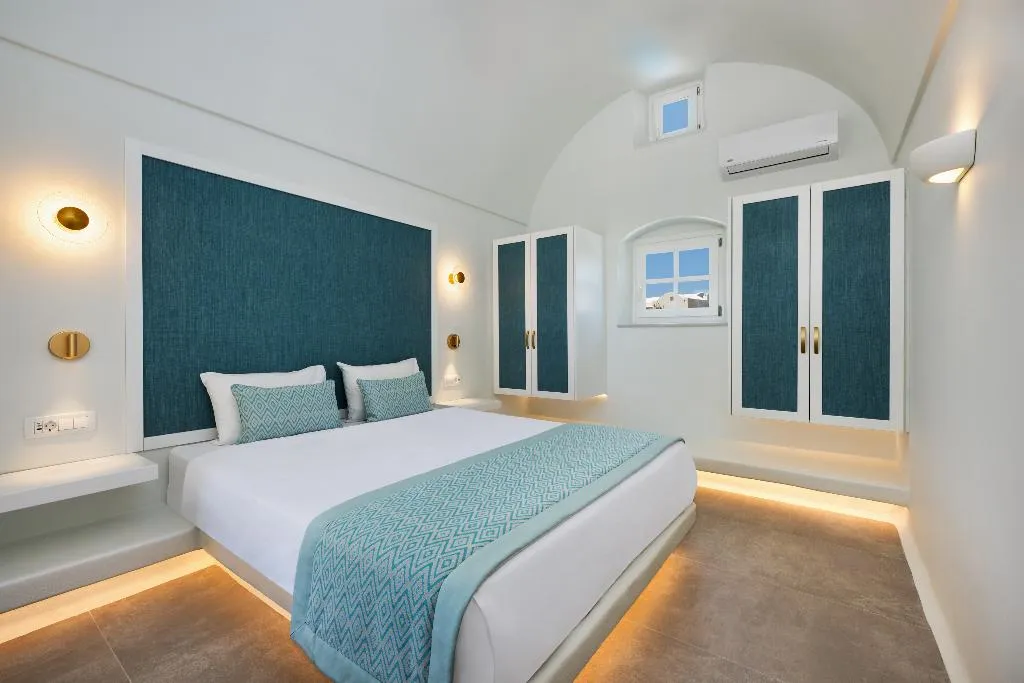 VILLA THREE BEDROOMS WITH PRIVATE POOL Room, Sienna Eco Resort, Santorini