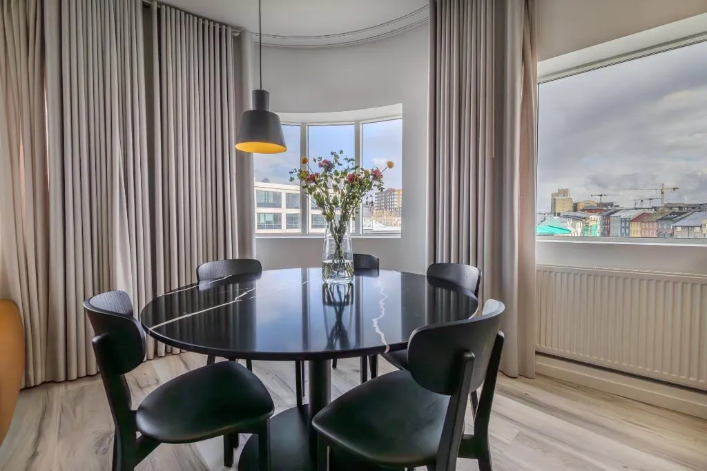 APARTMENT DELUXE TWO BEDROOM Room, Hlemmur Suites, Reykjavik