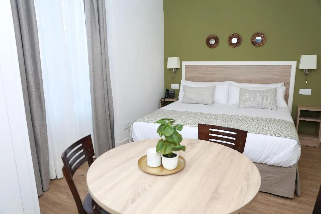 STUDIO STANDARD Room, New Point Madrid Opera, Madrid