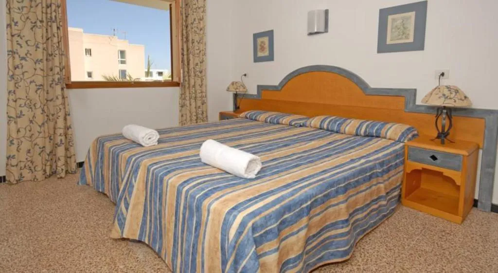 APARTMENT CAPACITY 4 ONE BEDROOM Room, Sol Naixent-Bonaire, Majorca