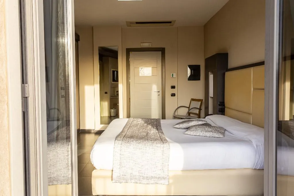 Double or Twin STANDARD Room, Hotel Premiere, Naples