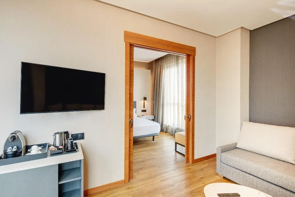 JUNIOR SUITE STANDARD Room, Sercotel Sorolla Palace, Valencia