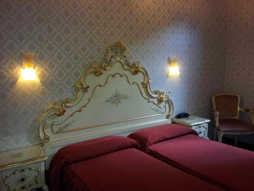TWIN STANDARD Room, Hotel Diana, Venice